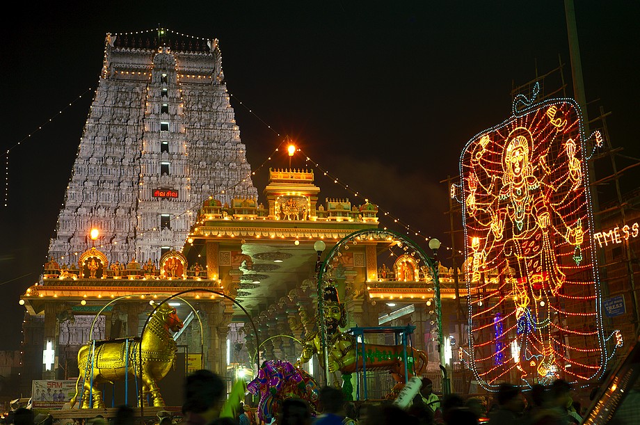 Wejście do Arunachaleshwar Temple (Karthigai Deepam 2011)